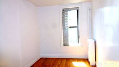 Main picture of 158 W 15th St