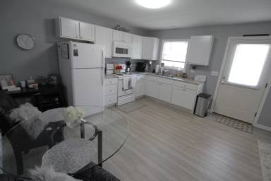 Main picture of 68 Main St