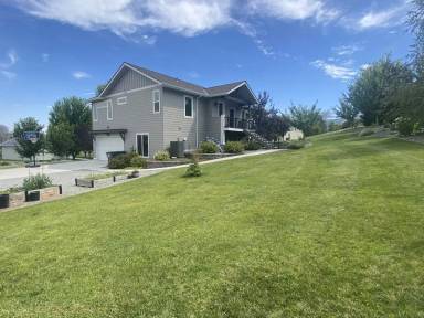 Main picture of 49 Tara Ln