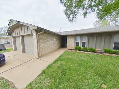 Main picture of 4620 NE Columbia Ave