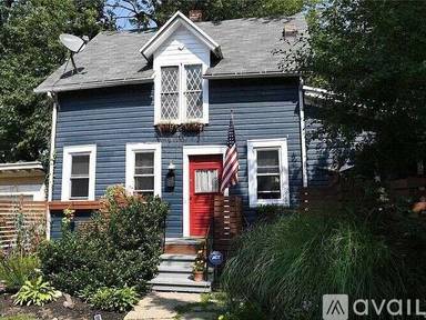 Main picture of 421 1/2 Ashland Ave