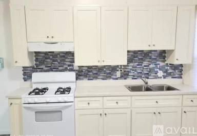 Main picture of 1732 7th Ave