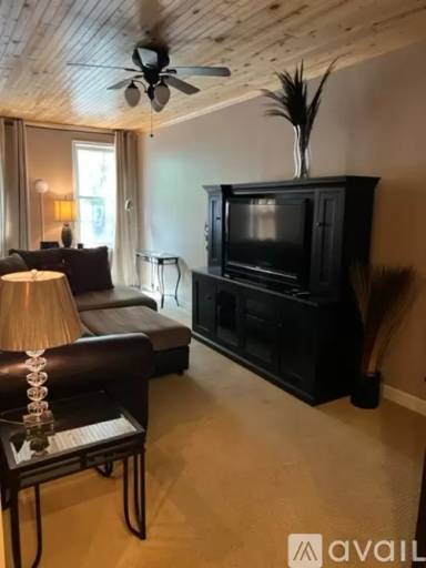 Main picture of 214 W 4th St