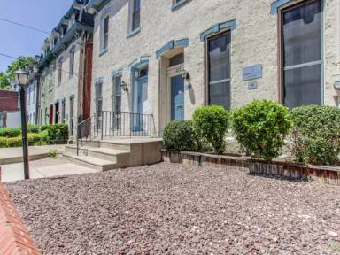 Main picture of 202 S 41st St