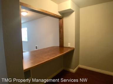 Main picture of 2326 NE Lombard St