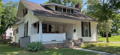 Main picture of 723 E 11th St