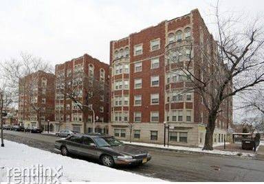 Main picture of 7350 S Phillips Apartments