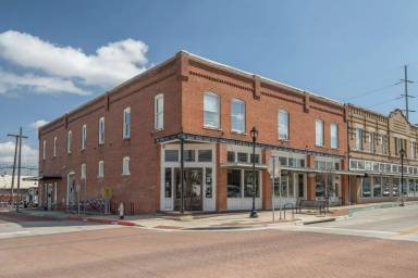 Main picture of 201 S Main St