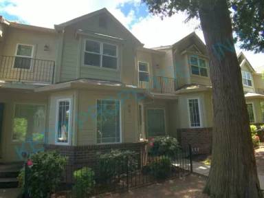 Main picture of 637 NE 8th St