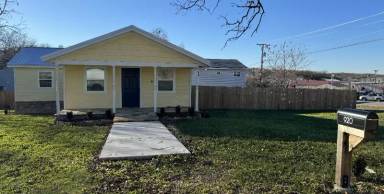 Main picture of 920 Oakview Dr