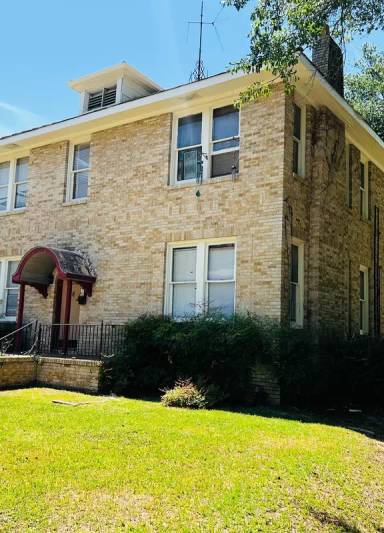 Main picture of 605 Merrick St