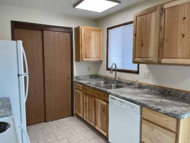 Main picture of 943 2nd St SE