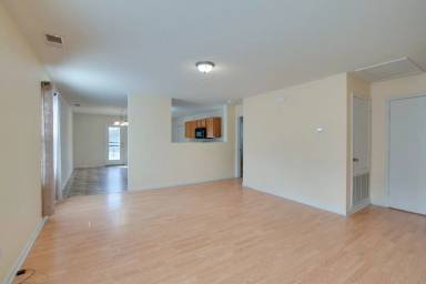 Main picture of 198 Cloverbrook Dr