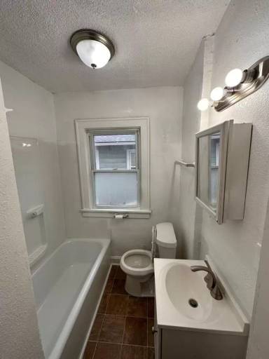 Main picture of 3041 E 59th St
