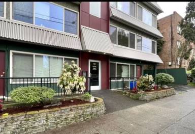 Main picture of 520 Summit Ave E