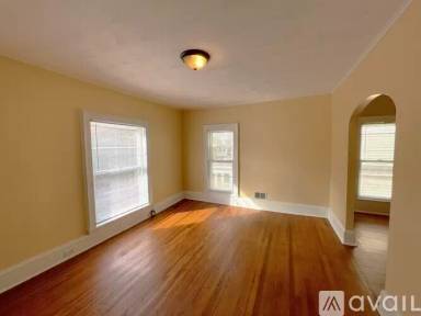 Main picture of 110 Elm St