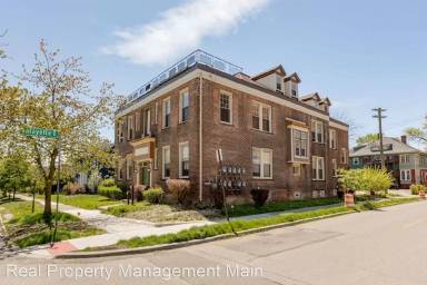 Main picture of 715 Parker St