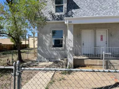 Main picture of 609 W 8th St