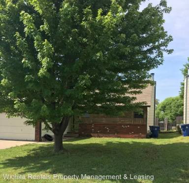 Main picture of 560 W 3rd St