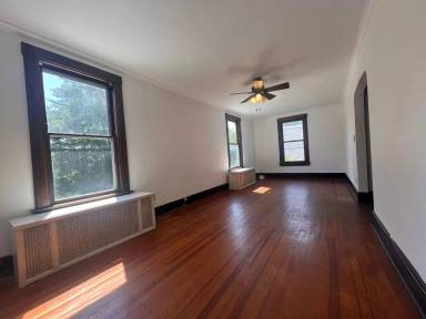 Main picture of 2224 Iowa St