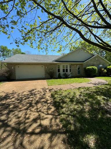 Main picture of 32 Hillsborough Dr