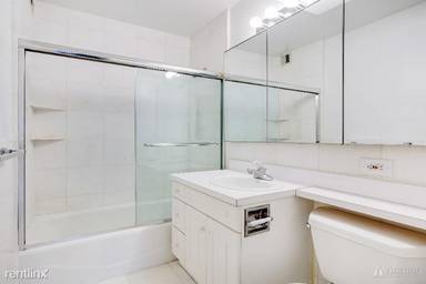 Main picture of 214 E 51st St