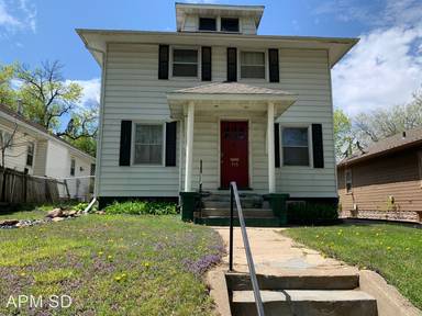Main picture of 703 N Prairie Ave