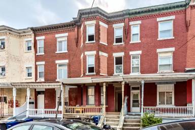 Main picture of *** Apartment in South Oakland * Spacious & Renovated * Pet Friendly * Walk to Pitt * Exposed Brick & Modern ***