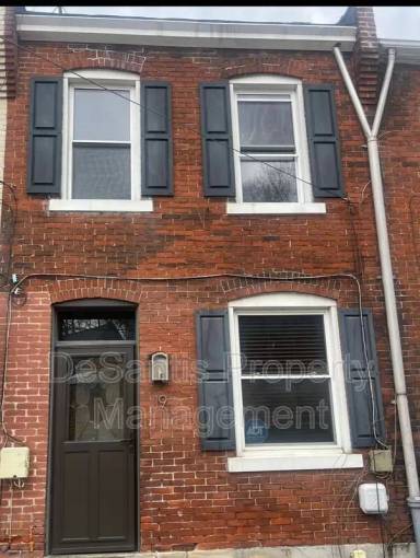 Main picture of 17 Saint Leo St