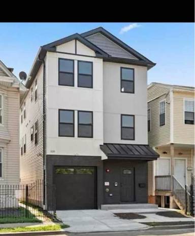 Main picture of 320 Grove St