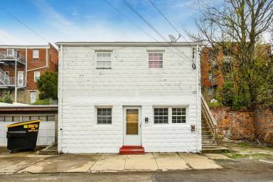 Main picture of 2005 Dellrose St