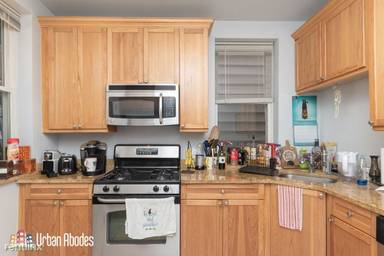 Main picture of 1142 W Wellington Ave