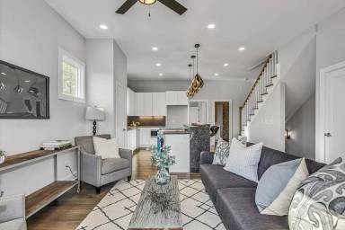Main picture of 2137 Buena Vista Pike
