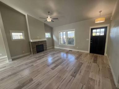 Main picture of 63844 Hunters Cir