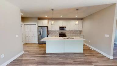 Main picture of 1002 W Maple Ave