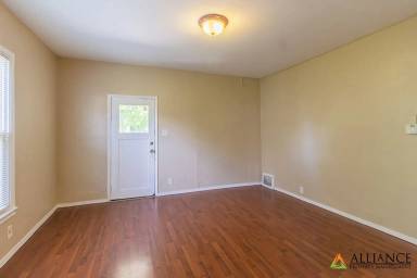 Main picture of 1006 Houston St