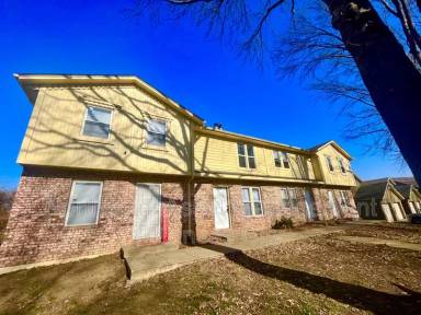 Main picture of 401 NE Highland Ln