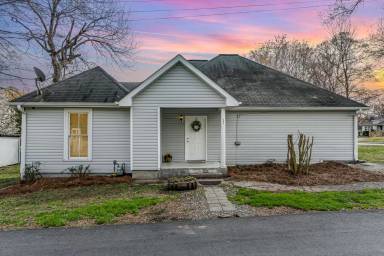 Main picture of 201 Tuckaseege Rd