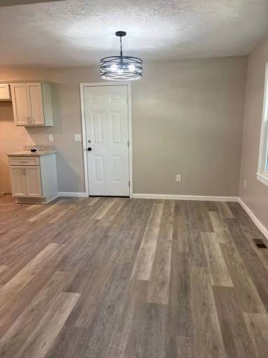 Main picture of 542 Lexington Dr