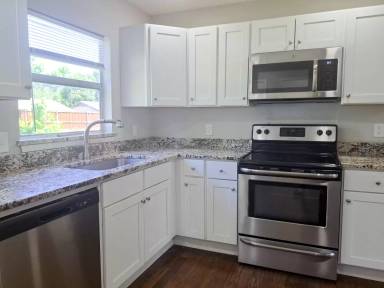 Main picture of 1801 Cochran St