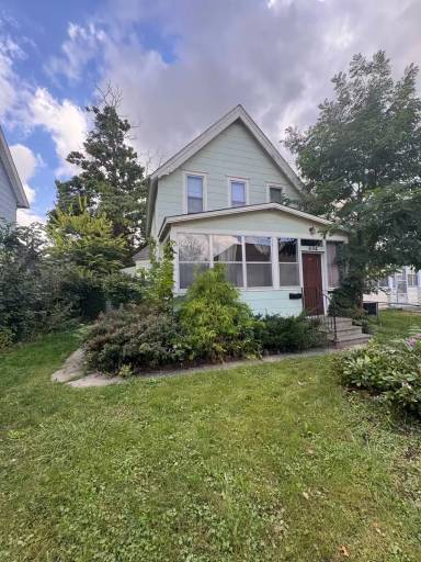 Main picture of 894 Beech St