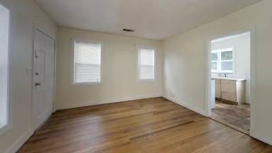 Main picture of 916 Lakeview Dr