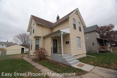 Main picture of 228 S Lincoln Ave