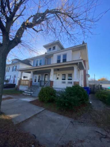 Main picture of 716 High St N