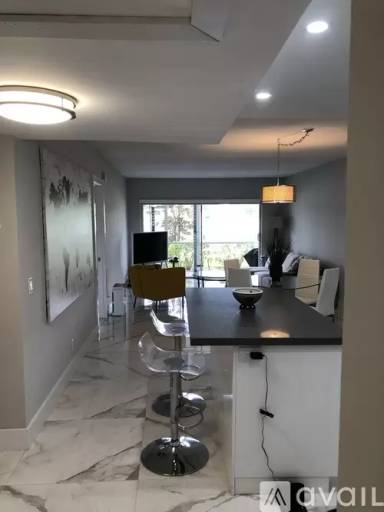 Main picture of 2801 N Palm Aire Dr