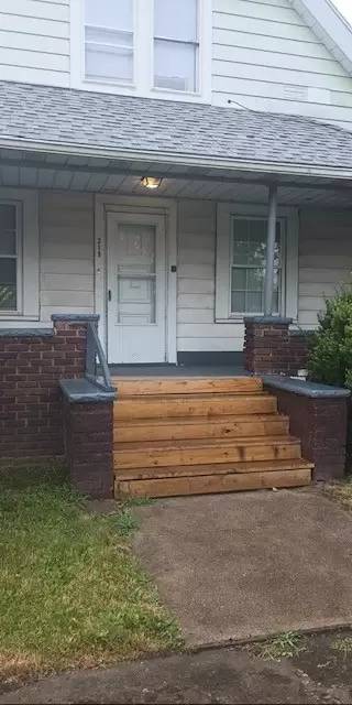 Main picture of 319 E Streicher St