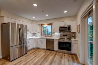Main picture of 211 Parkway Dr