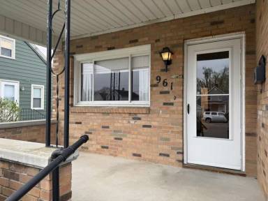 Main picture of 961 S Pickaway St