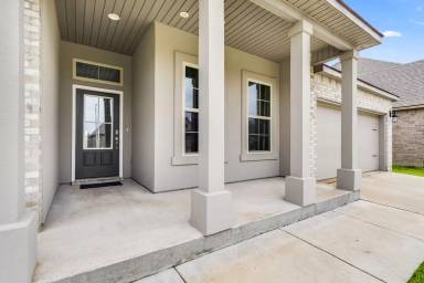 Main picture of 107 Hardwood Dr