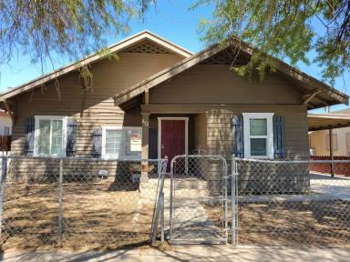 Main picture of 872 W Orange Ave